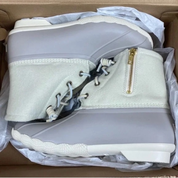 Sperry Shoes - Sperry Ivory Duck Boots NWT